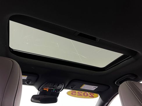 Used 2025 Buick Envista Avenir image 24