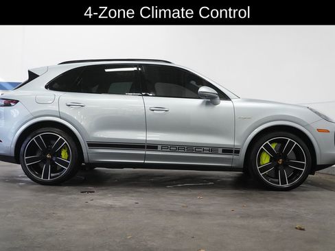 Used 2022 Porsche Cayenne Turbo S image 8