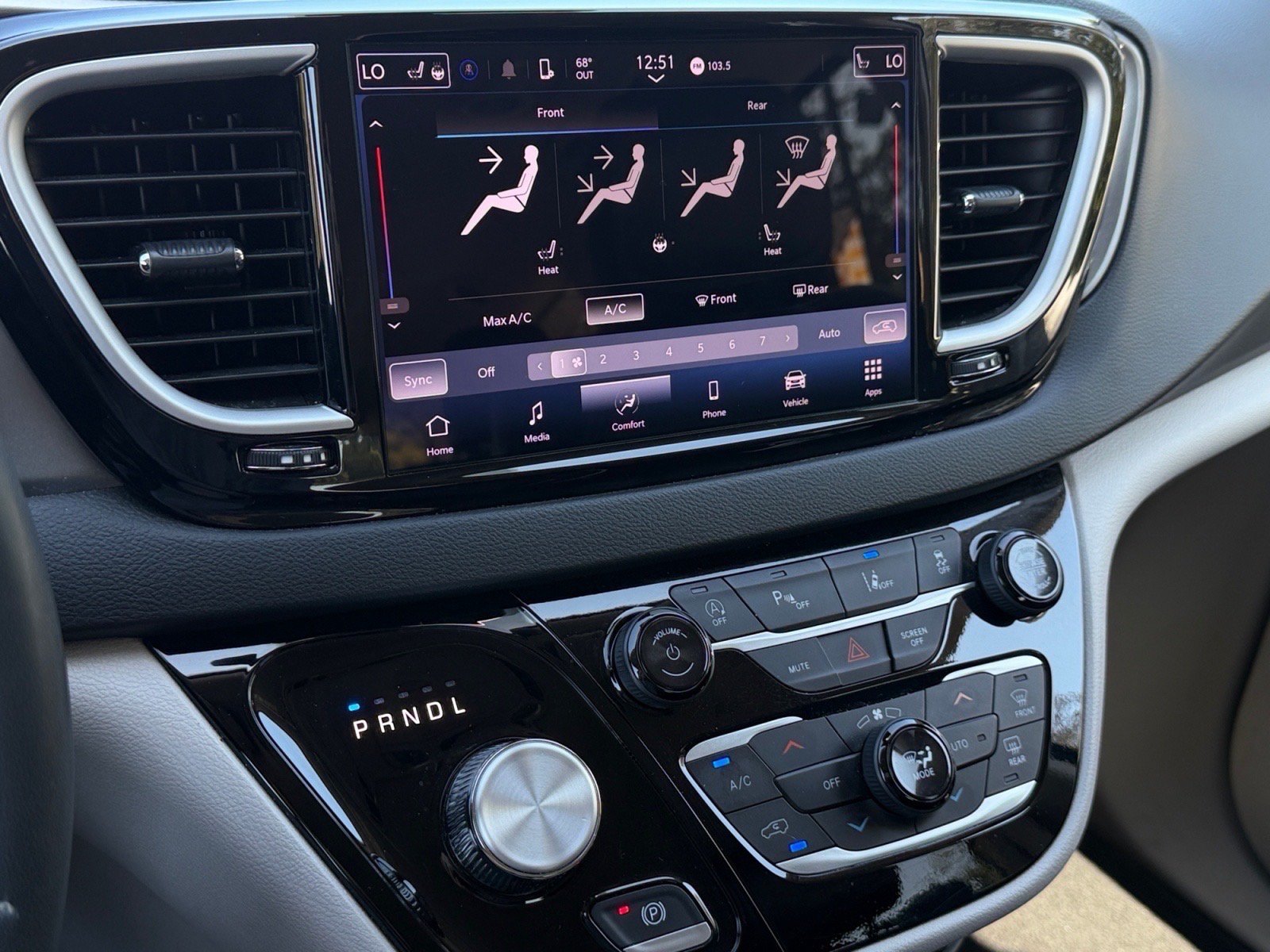 Used 2024 Chrysler Pacifica Touring-L FWD image 27
