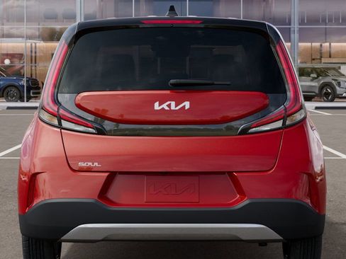 Used 2025 Kia Soul LX w/ LX Technology Package FWD image 13
