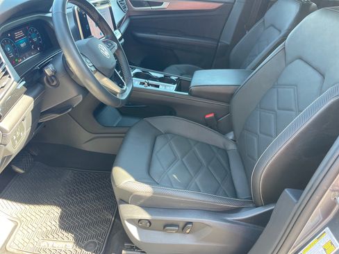 Used 2025 Volkswagen Atlas Cross Sport SE FWD image 10