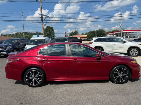 Used 2018 Toyota Camry SE w/ Moonroof Package FWD image 8