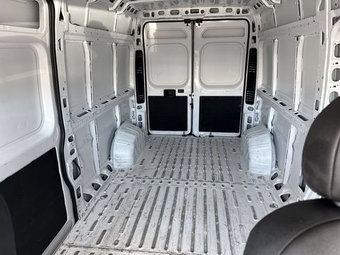 Used 2024 RAM ProMaster 2500 w/ Convenience Group FWD image 15