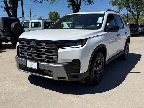 Certified 2026 Honda Pilot TrailSport image 8