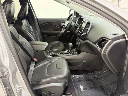 Used 2019 Jeep Cherokee Limited w/ Luxury Group AWD/4WD image 29