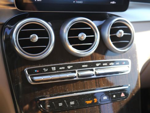 Used 2022 Mercedes-Benz GLC 300 image 6