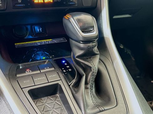Used 2019 Toyota RAV4 Limited w/ Advanced Technology Package FWD image 15