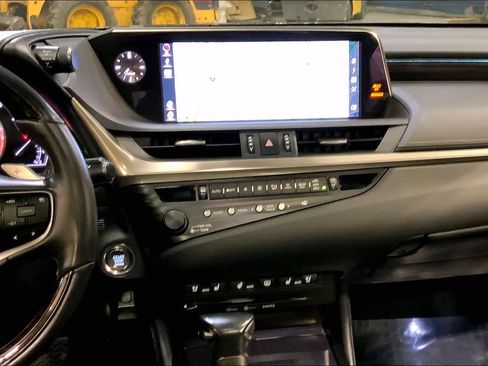 Used 2019 Lexus ES 350 w/ Luxury Package image 6