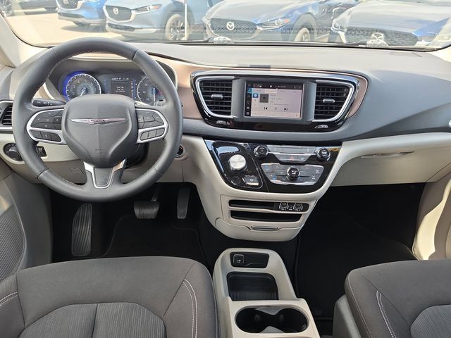 Used 2023 Chrysler Voyager LX FWD image 8