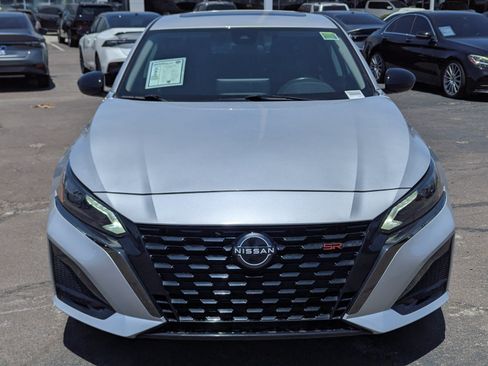 Used 2024 Nissan Altima 2.5 SR w/ SR Premium Package FWD image 6