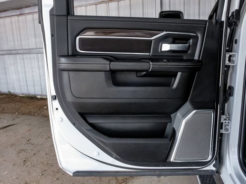 Used 2025 RAM 3500 Laramie AWD/4WD image 47