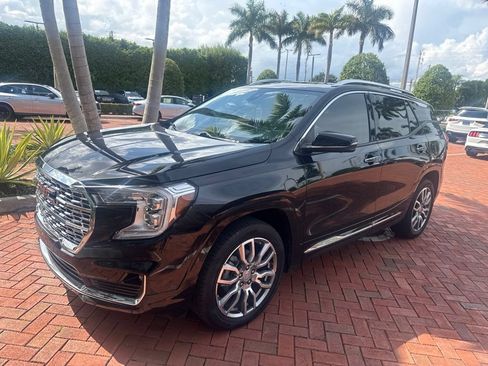 Used 2024 GMC Terrain Denali w/ Denali Premium Package AWD/4WD image 2