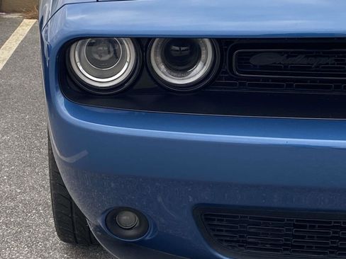 Used 2022 Dodge Challenger SXT w/ Plus Package image 5