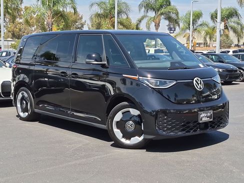 Used 2025 Volkswagen ID. Buzz Pro S RWD image 2