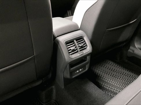 New 2026 Volkswagen Taos SE AWD/4WD image 16
