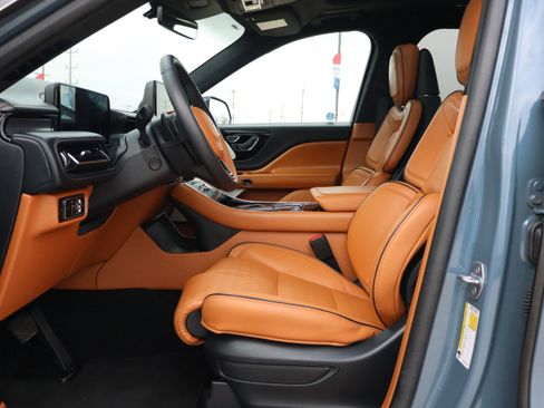 Used 2025 Lincoln Aviator Black Label image 9