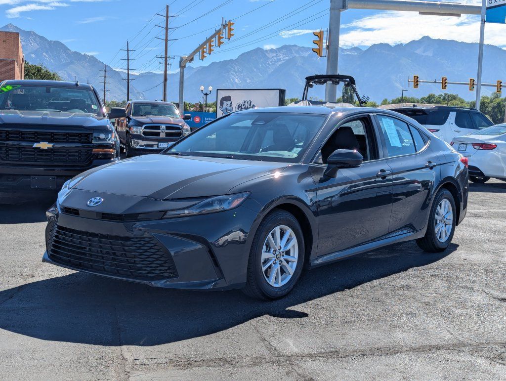 Used 2025 Toyota Camry LE FWD image 9
