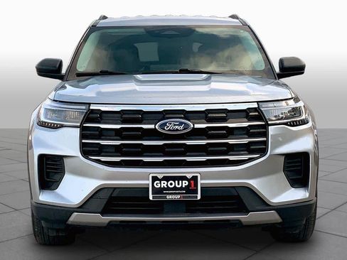 Used 2025 Ford Explorer Active RWD image 4