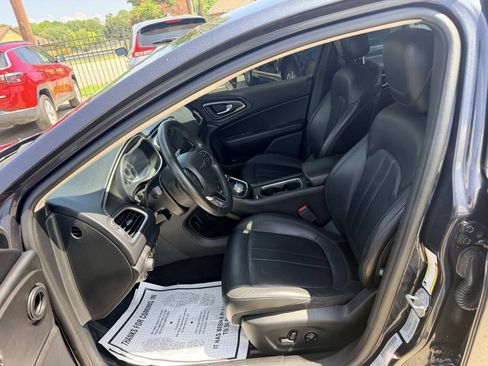 Used 2017 Chrysler 200 Limited Platinum w/ Comfort & Convenience Group FWD image 27