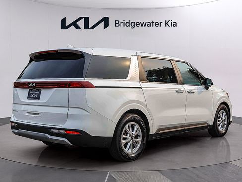 Used 2024 Kia Carnival LX FWD image 6
