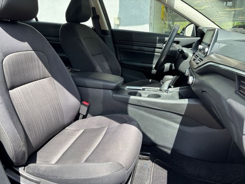 Used 2025 Nissan Altima 2.5 SV FWD image 29