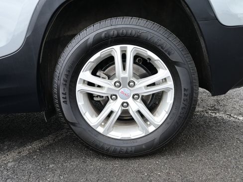 Used 2023 GMC Terrain SLE w/ Driver Convenience Package image 11