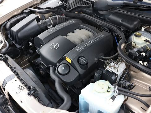 Used 2000 Mercedes-Benz E 320 4MATIC Sedan image 45