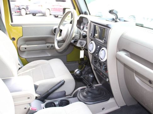Used 2008 Jeep Wrangler Unlimited Sahara AWD/4WD image 12