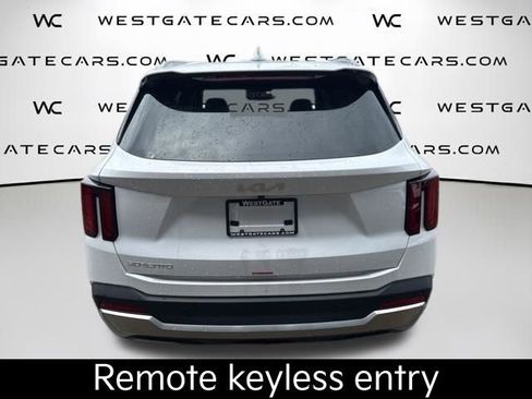 Certified 2025 Kia Sorento S image 10