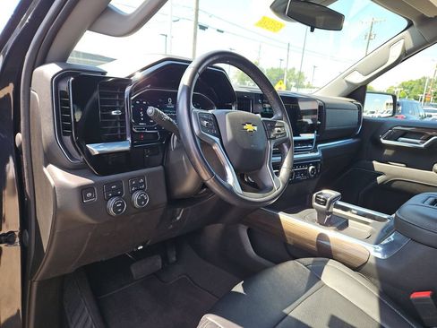 Used 2022 Chevrolet Silverado 1500 LT AWD/4WD image 17