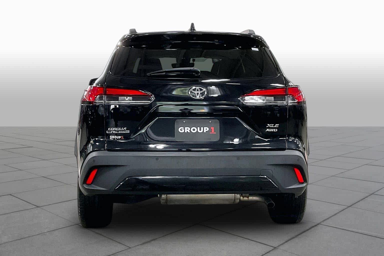 Used 2022 Toyota Corolla Cross XLE w/ Convenience Package AWD/4WD image 5