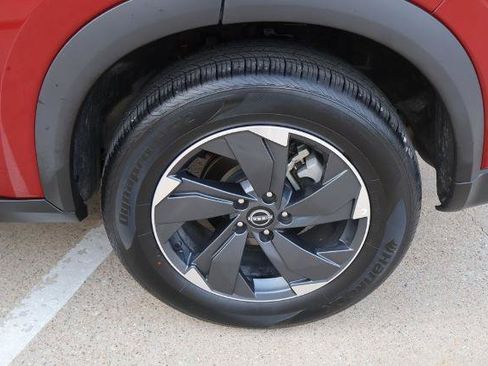 Certified 2025 Nissan Rogue SV AWD/4WD image 10