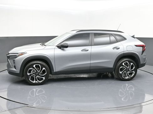 Used 2025 Chevrolet Trax RS w/ Driver Confidence Package image 4