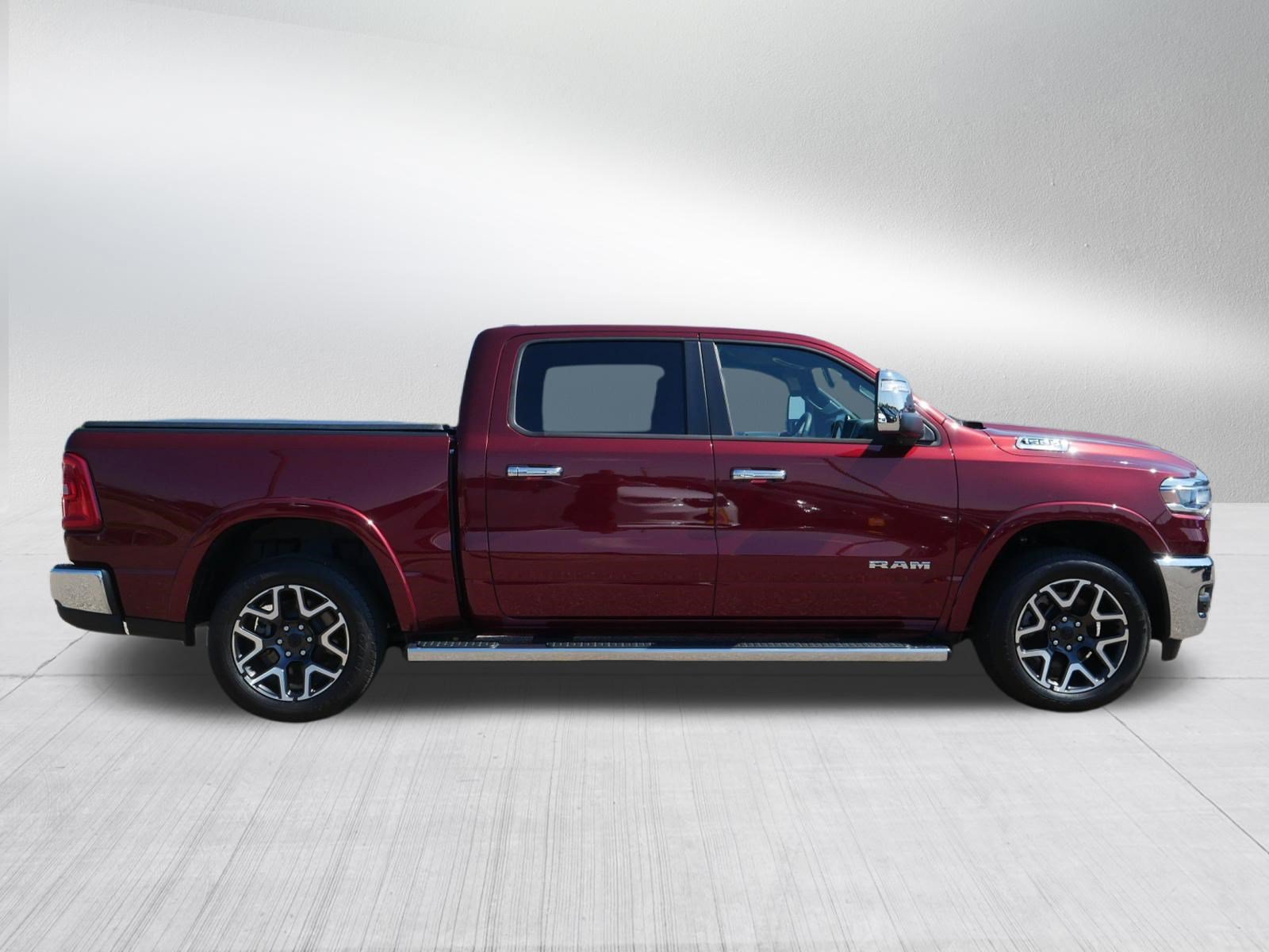 Used 2025 RAM 1500 Laramie w/ Advanced Safety Group II AWD/4WD image 8