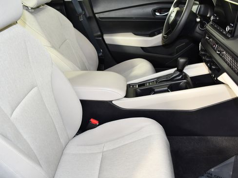 Certified 2025 Honda Accord SE image 40