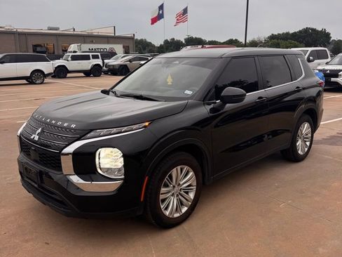 Used 2024 Mitsubishi Outlander ES FWD image 3