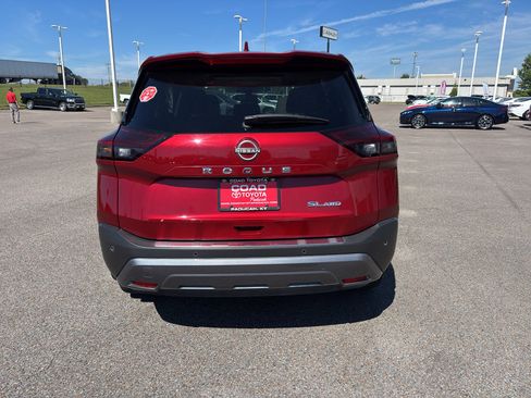Used 2023 Nissan Rogue SL image 4