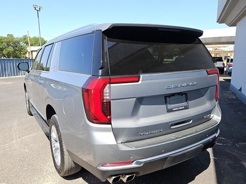 Used 2025 GMC Yukon XL Denali AWD/4WD image 3