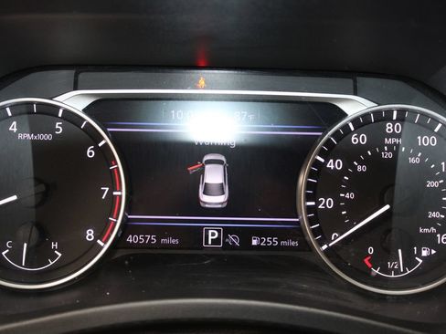 Used 2025 Nissan Sentra SR FWD image 18