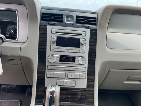 Used 2009 Lincoln Navigator 4WD image 17