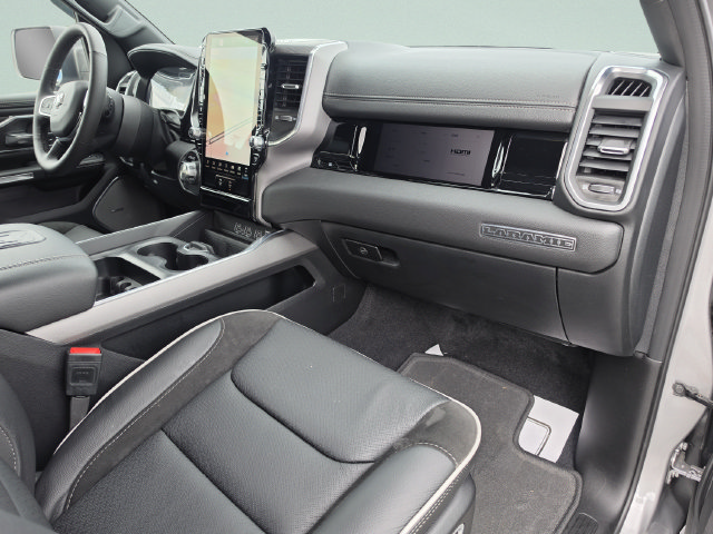 Used 2025 RAM 1500 Laramie AWD/4WD image 18