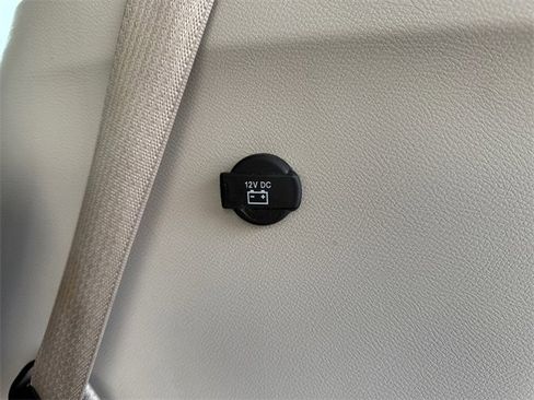 Used 2020 Chrysler Voyager Lxi image 18