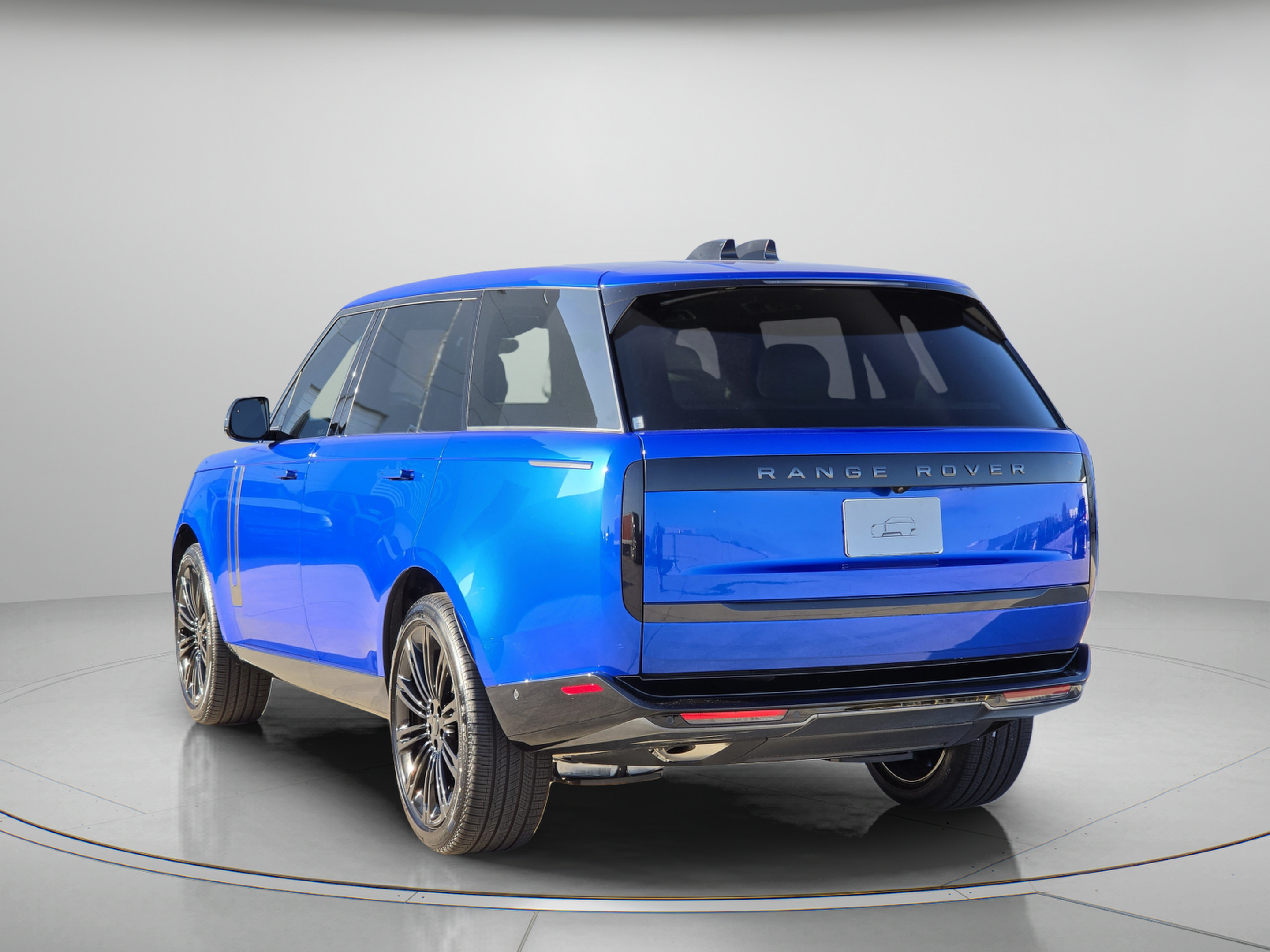 New 2026 Land Rover Range Rover Long Wheelbase SE AWD/4WD image 3