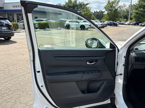 Used 2025 Honda CR-V EX image 9