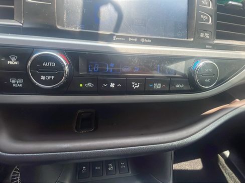Used 2016 Toyota Highlander XLE AWD/4WD image 16