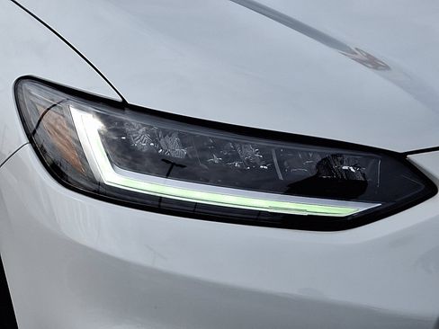 Used 2023 Honda HR-V LX image 9