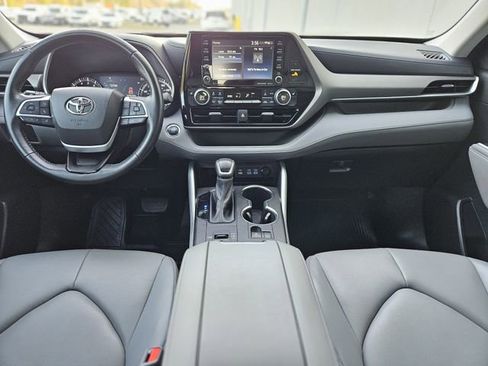 Used 2022 Toyota Highlander XLE image 15