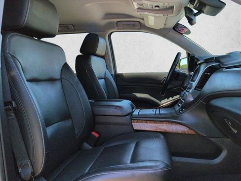 Used 2020 Chevrolet Suburban Premier AWD/4WD image 22