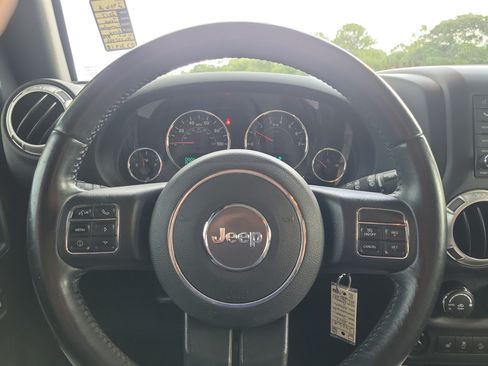 Used 2017 Jeep Wrangler Unlimited Sahara w/ Dual Top Group AWD/4WD image 15