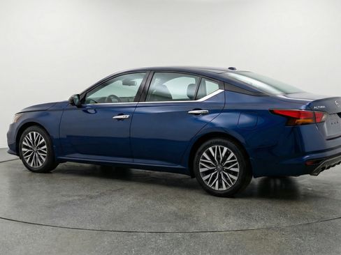 Used 2025 Nissan Altima 2.5 SV image 6